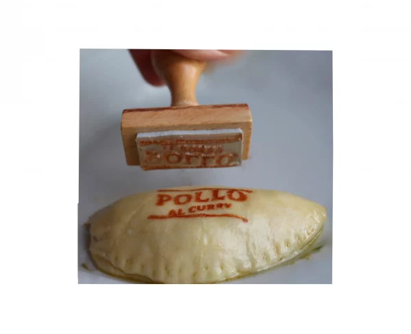 Una empanadilla sellada con el kit sello y sello de madera girado