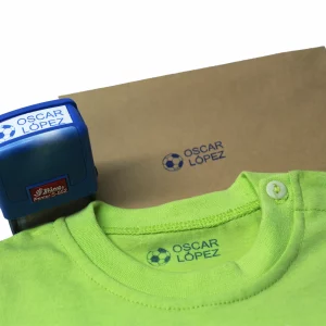 Kit Sello automático tejidos con camiseta selladsa y marcaje en papel detrás.